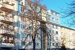 Dvoupatrová střešní nástavba na čtyřpatrovém bytovém domě, Berlín