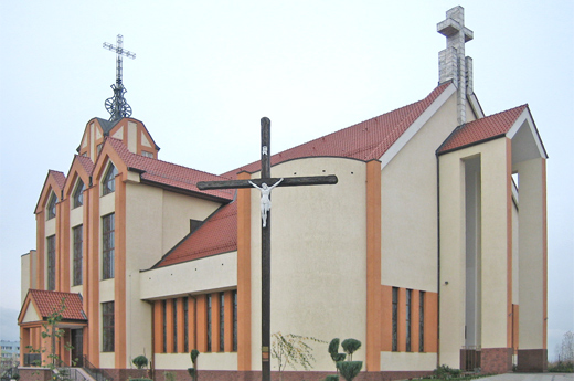 Kostel, Fara na Skałkach pw.Królowej Różańca